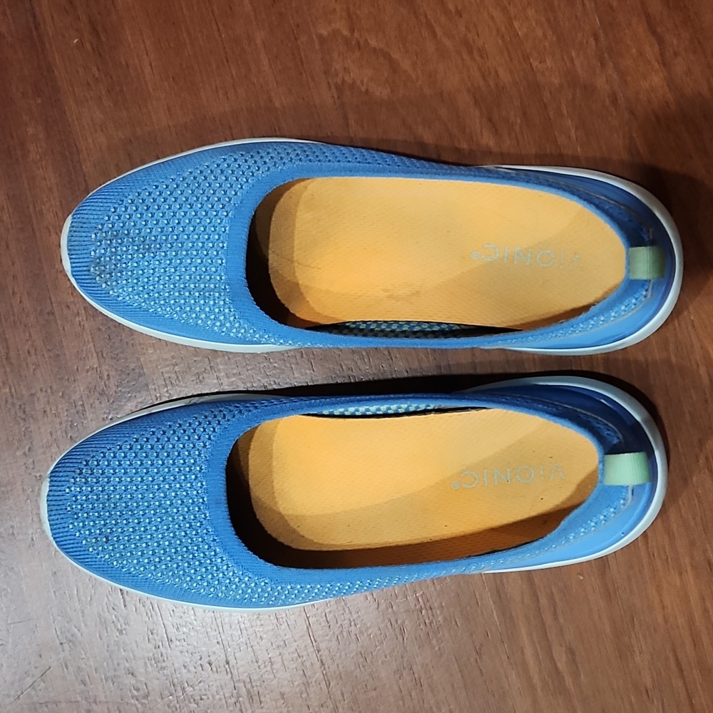Vionic Kallie Woman's Orthortic slip on knit comfort sneakers Size 9